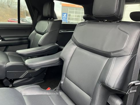 Used 2025 Ford Expedition Platinum w/ Stealth Performance Package image 12