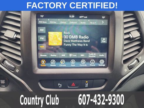 Used 2021 Jeep Cherokee Trailhawk AWD/4WD image 16