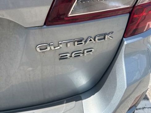 Used 2017 Subaru Outback 3.6R Limited AWD/4WD image 5