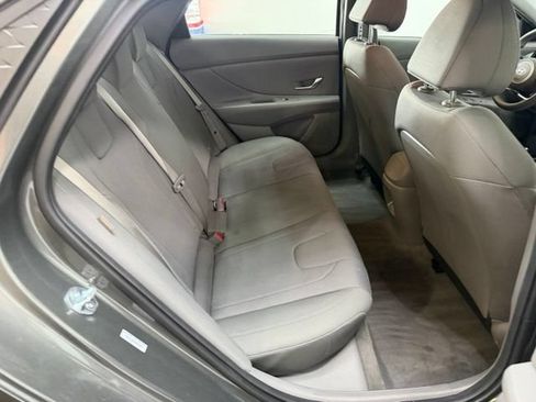Certified 2025 Hyundai Elantra SE FWD image 32