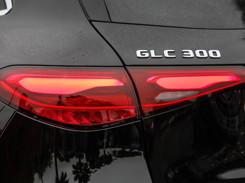 Certified 2025 Mercedes-Benz GLC 300 image 8