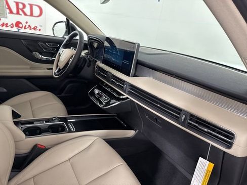 New 2026 Lincoln Corsair Premiere image 20