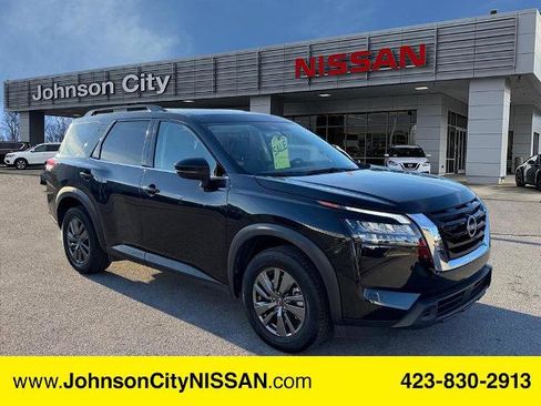 Certified 2024 Nissan Pathfinder SV FWD image 1