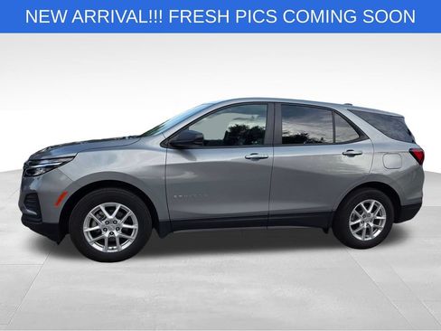 Used 2024 Chevrolet Equinox LS w/ LS Convenience Package FWD image 3