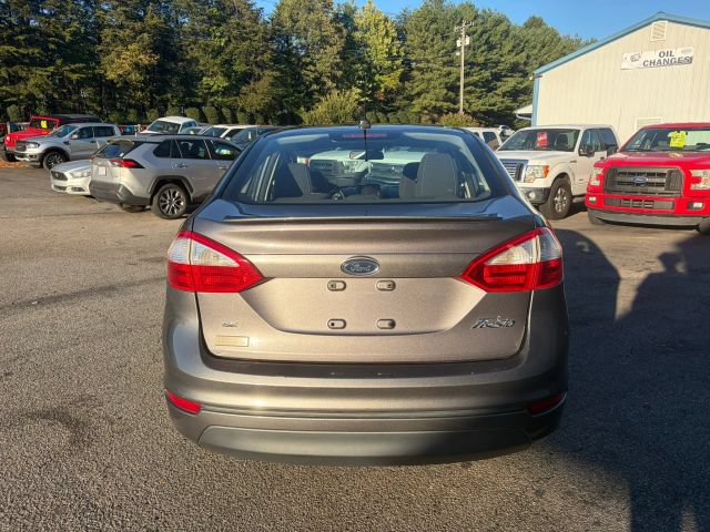 Used 2014 Ford Fiesta SE w/ Equipment Group 201A FWD image 4