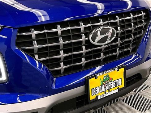 Used 2024 Hyundai Venue Limited image 29