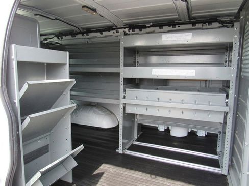 Used 2015 Chevrolet Express 2500 RWD image 17