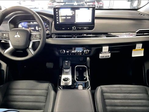 New 2026 Mitsubishi Outlander SE image 5