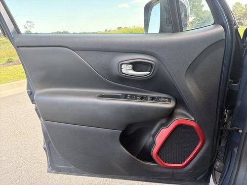 Used 2023 Jeep Renegade Trailhawk AWD/4WD image 35