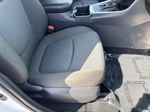 Used 2025 Toyota RAV4 XLE AWD/4WD image 37