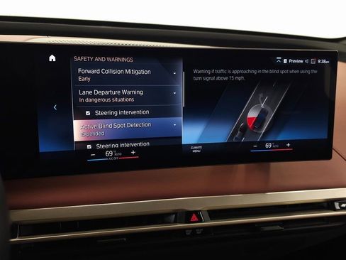 Used 2023 BMW iX xDrive50 w/ Premium Package image 29