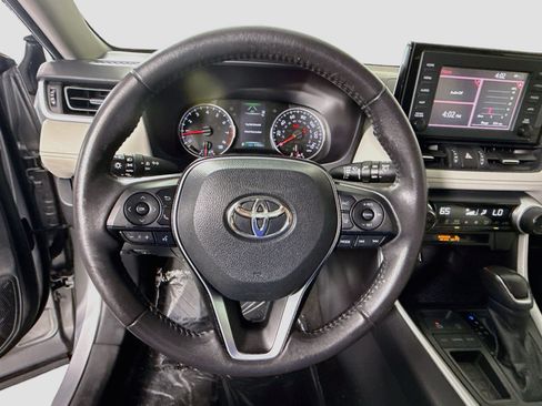 Used 2019 Toyota RAV4 XLE Premium FWD image 13