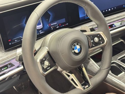 Used 2025 BMW 760i xDrive image 11