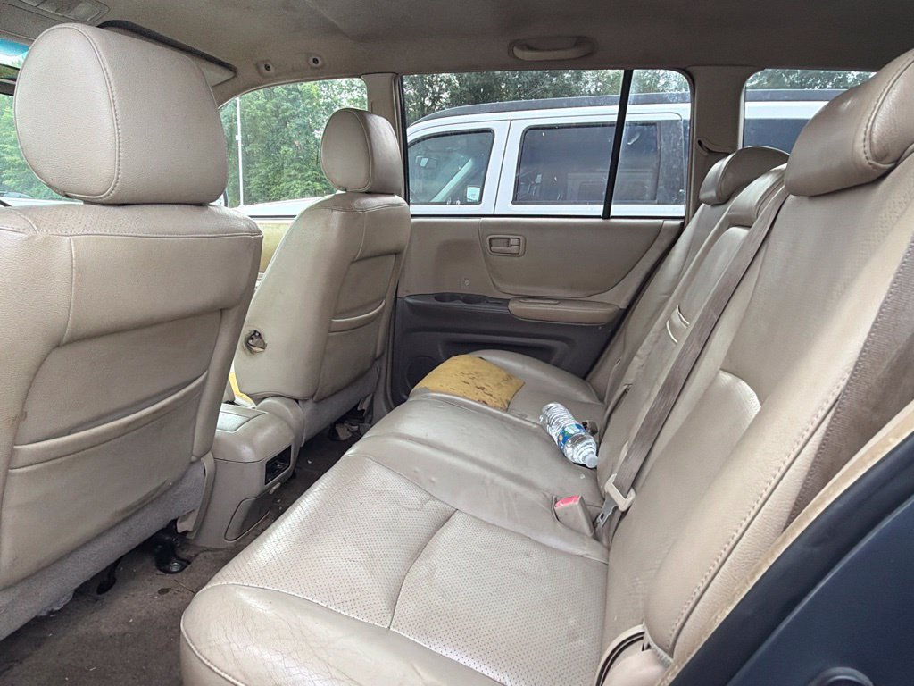 Used 2005 Toyota Highlander 2WD V6 w/ 3rd Row image 22