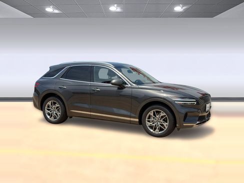 Used 2025 Genesis GV70 2.5T AWD/4WD image 5