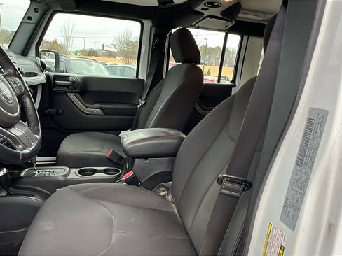 Used 2018 Jeep Wrangler Unlimited Sport w/ Connectivity Group image 16