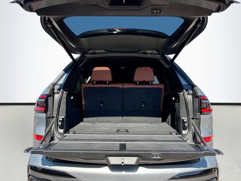 Used 2023 BMW X7 xDrive40i w/ Executive Package image 12