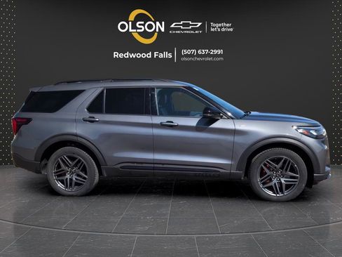 Used 2025 Ford Explorer ST-Line w/ ST-Line Street Pack AWD/4WD image 12