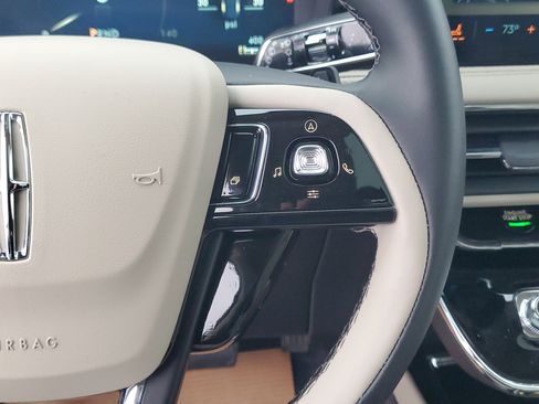 New 2026 Lincoln Corsair Premiere image 18