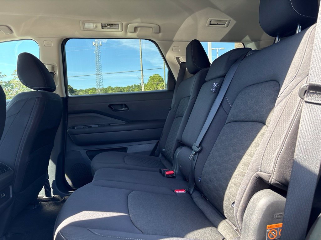 Used 2024 Nissan Pathfinder SV FWD image 18