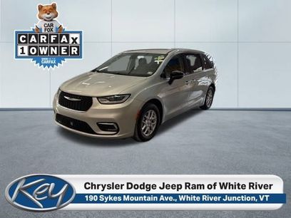 Used 2024 Chrysler Pacifica Touring-L