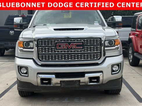 Used 2019 GMC Sierra 2500 Denali w/ Duramax Plus Package AWD/4WD image 2