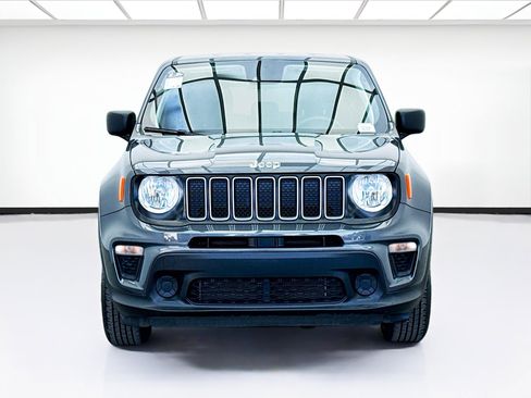 Used 2023 Jeep Renegade Latitude image 2