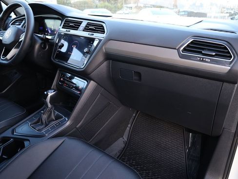 Used 2022 Volkswagen Tiguan SE image 20