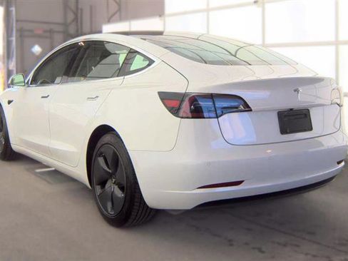 Used 2020 Tesla Model 3 Standard Range RWD image 9