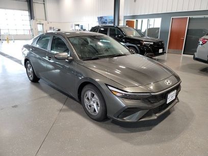 Used 2024 Hyundai Elantra SE