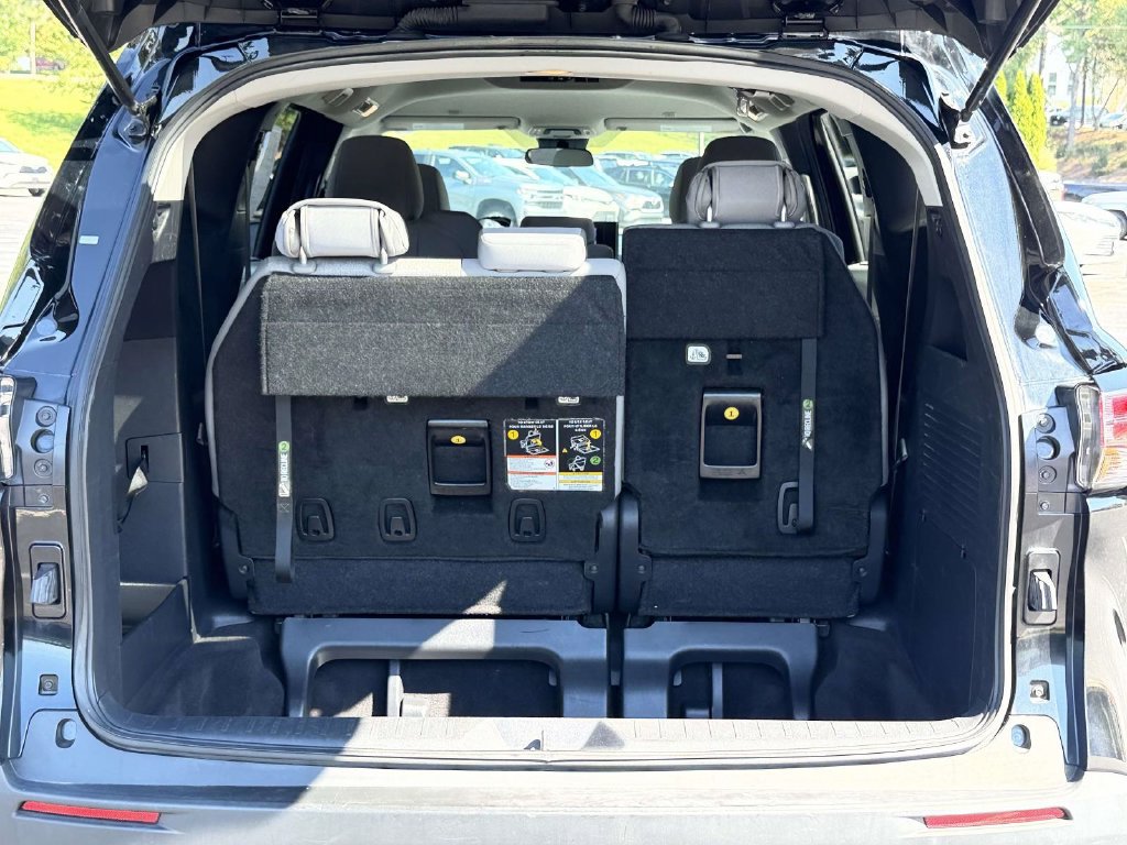 Used 2025 Toyota Sienna LE FWD image 14