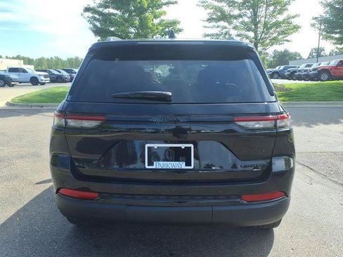 Certified 2024 Jeep Grand Cherokee Limited w/ Black Appearance Package AWD/4WD image 5