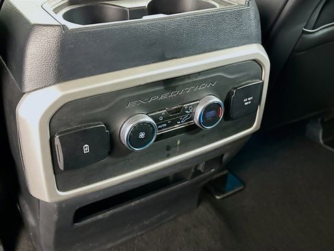 Used 2024 Ford Expedition Max XLT image 27