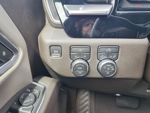 New 2026 GMC Sierra 3500 SLE w/ SLE Convenience Package image 15