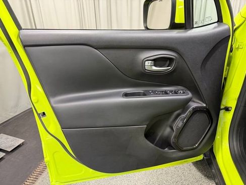 Used 2018 Jeep Renegade Altitude AWD/4WD image 19