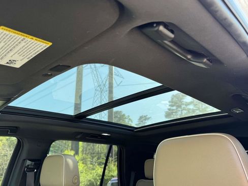 Used 2021 Chevrolet Tahoe Premier w/ Premium Package image 23