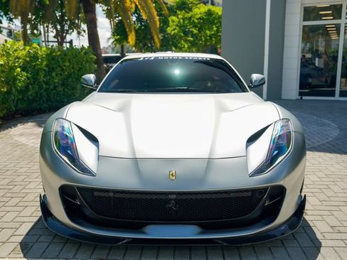 Used 2018 Ferrari 812 Superfast RWD image 4