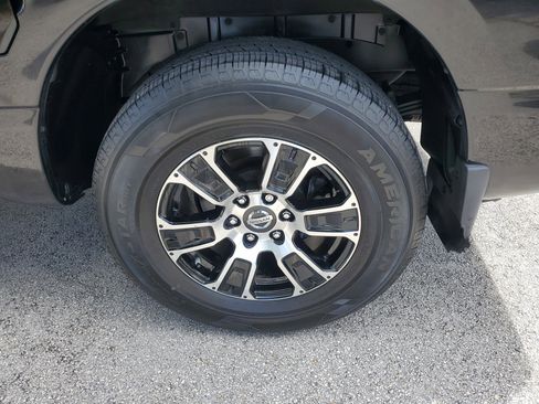 Used 2021 Nissan Titan SV w/ SV Convenience Package image 8