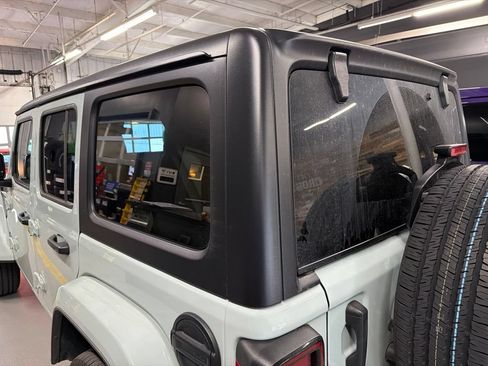 Used 2024 Jeep Wrangler Unlimited AWD/4WD image 28