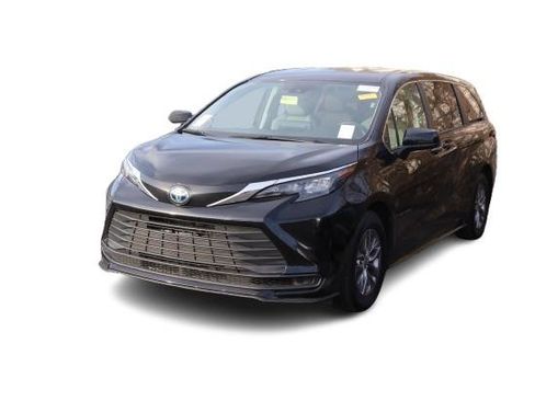 Used 2024 Toyota Sienna LE image 4