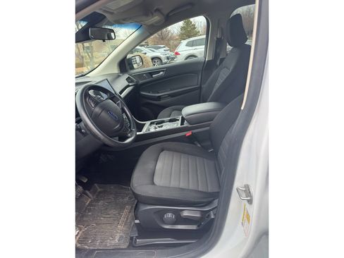 Used 2022 Ford Edge SE w/ Black Appearance Package image 2