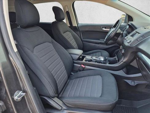 Used 2019 Ford Edge SE FWD image 19
