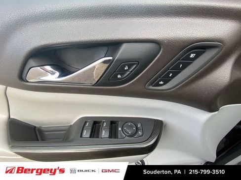 Used 2018 GMC Acadia SLT image 25