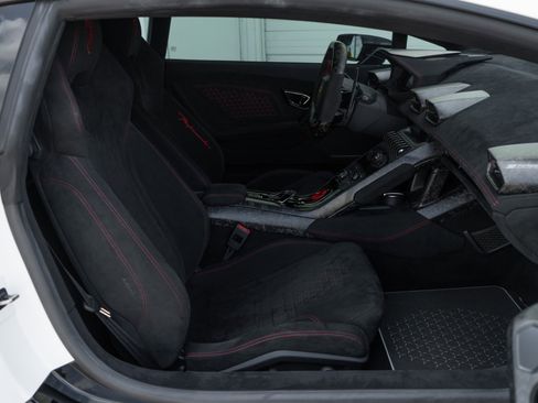 Used 2018 Lamborghini Huracan Performante image 16