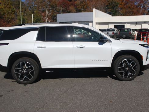 New 2026 Chevrolet Traverse High Country w/ LPO, Floor Liner Package image 8