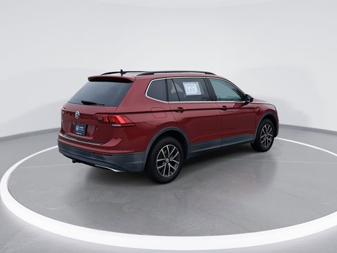 Certified 2019 Volkswagen Tiguan SE w/ Panoramic Sunroof Package image 3