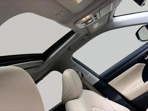 Used 2023 Toyota Highlander XLE FWD image 14