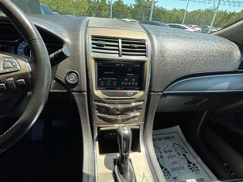 Used 2015 Lincoln MKX AWD w/ Equipment Group 101A image 18