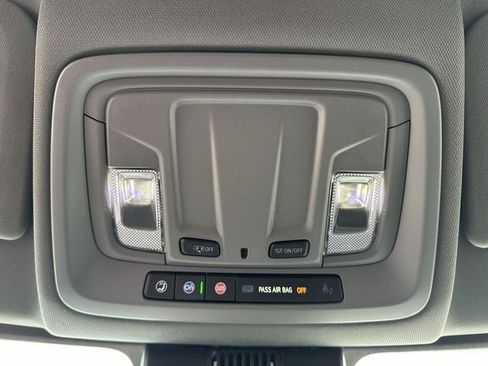 Used 2025 GMC Sierra 1500 SLT image 18