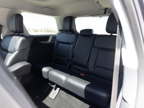 Used 2025 Ford Expedition Platinum w/ Driver's Package AWD/4WD image 22